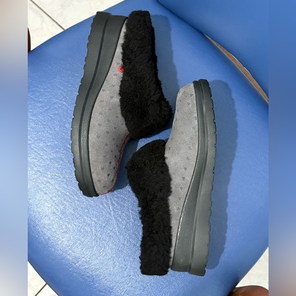 NWOT UGG Pure women’s gray suede hearts & red stitching/black wool shoes, Size 7 - Picture 13 of 16